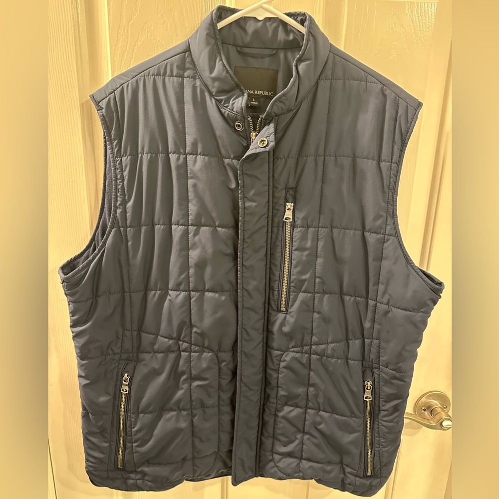 Banana Republic - Size L -Men’s Navy Puffer Vest